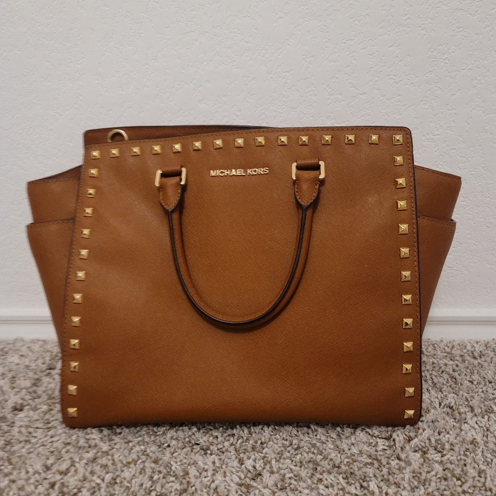 Excellent Michael Kors Selma studded